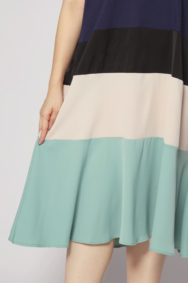 Ivon Colourblock Dress in Blue - Image 8